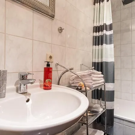 Cruwzo I With Garden Elberfeld *