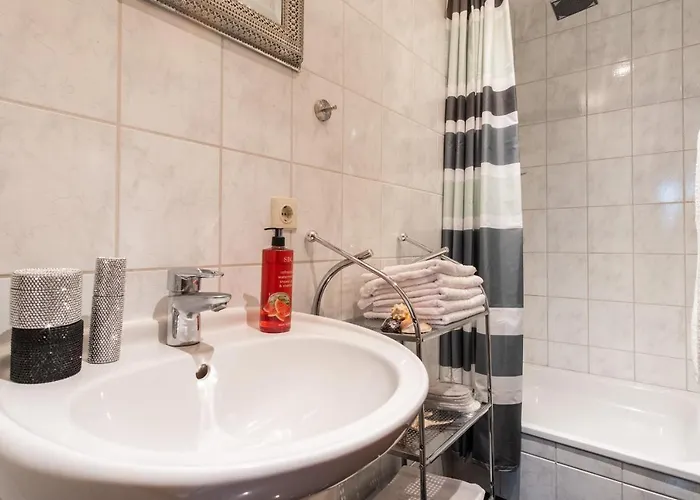 Cruwzo I With Garden Elberfeld *